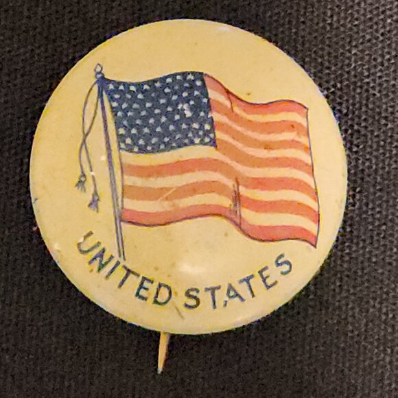 Antique ~ Vintage "AMERICAN FLAG" United States Pin ~ Button ~ Pinback - Picture 1 of 4